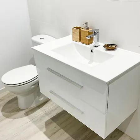 דירה Refurbished Magic Loft Free Surf Beachfront