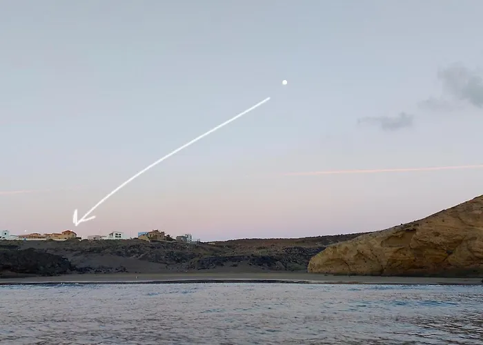 Refurbished Magic Loft Free Surf Beachfront * El Medano (Tenerife)